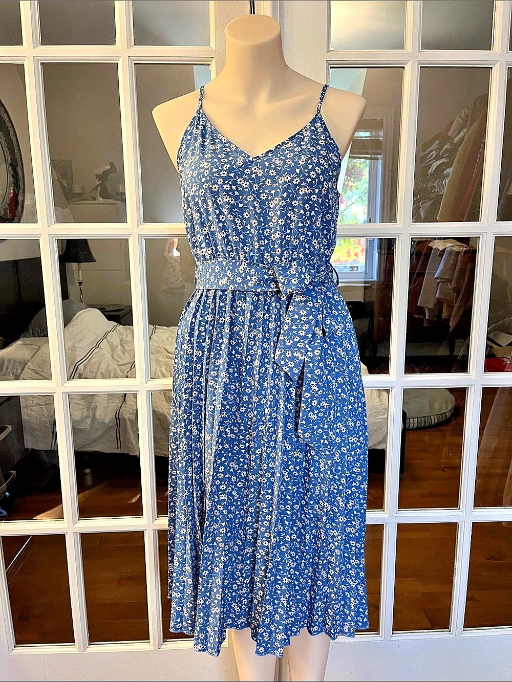 SHEIN Floral Midi Dress in Blue & White Size médium Like New